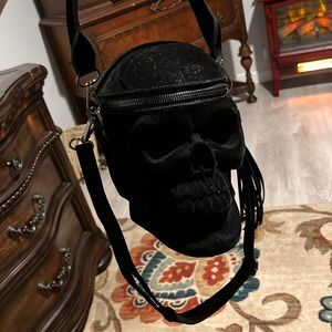 Grave digger skull black velvet handbag